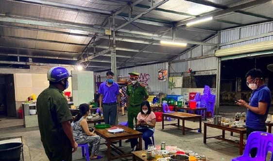 Nghệ An: Xử phạt quán bia tập trung đông người