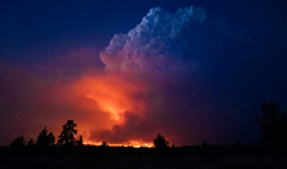 Lực lượng cứu hỏa nỗ lực dập tắt cháy rừng tại Mỹ và Canada