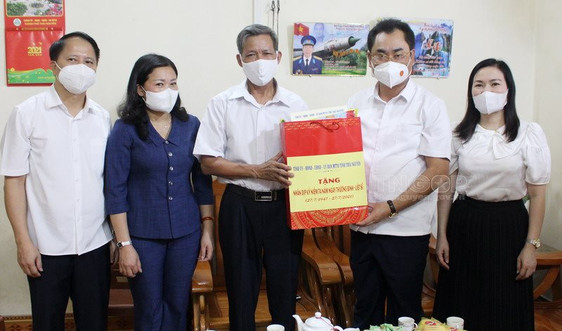 Chủ tịch UBND tỉnh Thái Nguyên, thăm và tặng quà các gia đình chính sách, nhân kỷ niệm 74. năm ngày Thương binh - Liệt sĩ