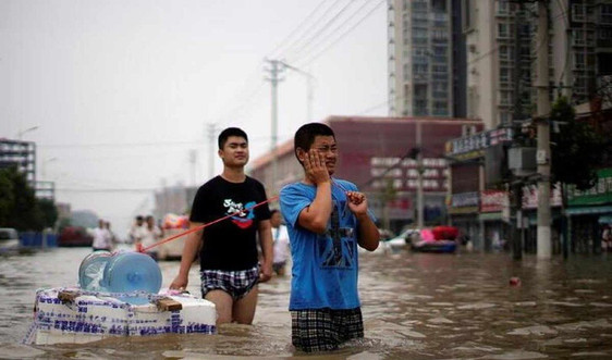 Trung Quốc hứng chịu bão In-fa với gió cực mạnh, gần 140km/h