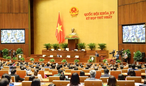 Quốc hội thảo luận ở hội trường về kế hoạch đầu tư công trung hạn giai đoạn 2021-2025