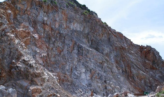 Thanh Hóa: Đình chỉ khai thác mỏ đá Công ty Tân Thành 9 ở núi Vức