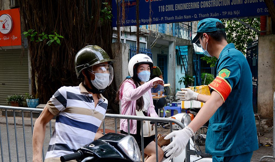 Hà Nội: Lập chốt kiểm soát người dân ra đường không có lý do