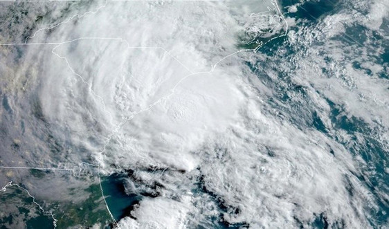 NOAA dự báo mùa bão Đại Tây Dương năm nay mạnh hơn dự đoán ban đầu