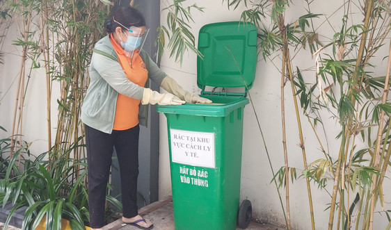 Chuyện về những người xử lý rác thải mùa dịch