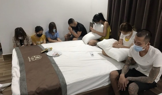 Hà Tĩnh: Bắt quả tang 7 đối tượng thuê khách sạn sử dụng ma túy giữa mùa dịch