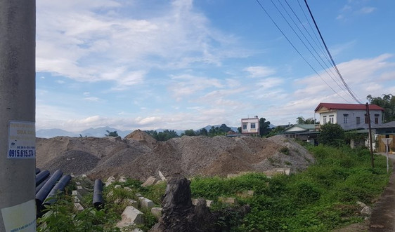 Điện Biên:  Phớt lờ lệnh cấm của chính quyền, doanh nghiệp đổ cát, sỏi trên đất bãi màu C4 