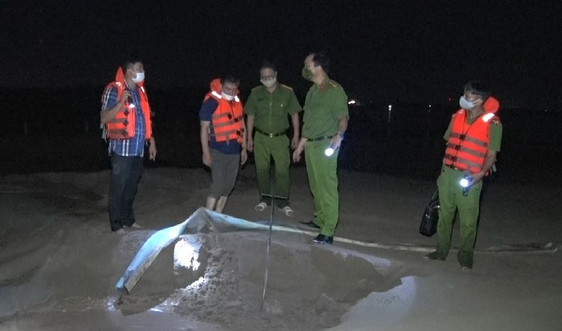 Hà Nam: Cảnh sát môi trường phát hiện vụ khai thác cát trái phép khối lượng lớn