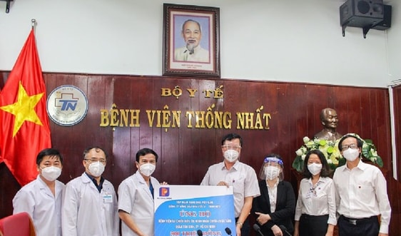 Petrolimex Sài Gòn trao tặng 500 triệu đồng hỗ trợ BV Dã chiến điều trị COVID-19 đa tầng Quận Tân Bình