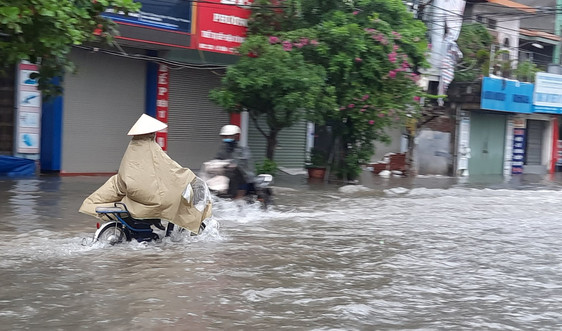 Thái Bình: Mưa lớn kéo dài khiến nhiều tuyến phố bị ngập lụt