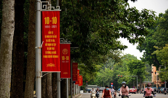 Hà Nội: Đường phố trang hoàng kỷ niệm ngày Giải phóng Thủ đô