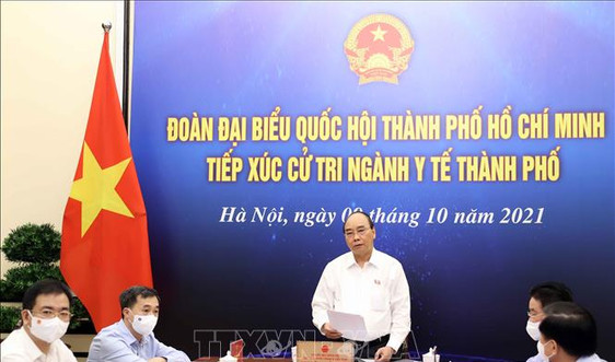 Chủ tịch nước Nguyễn Xuân Phúc tiếp xúc cử tri ngành y tế TP Hồ Chí Minh