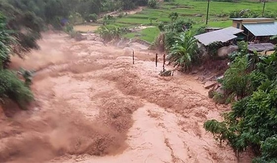 Yên Bái: 2 người bị nước lũ cuốn trôi