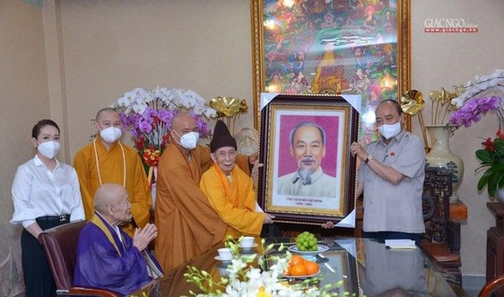 Chủ tịch nước Nguyễn Xuân Phúc thăm chùa Vĩnh Nghiêm