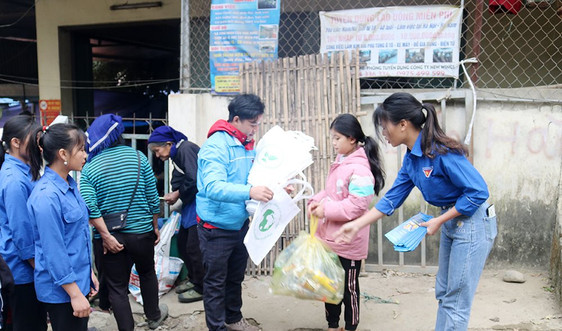  Lào Cai: Tuyên truyền chống rác thải nhựa tại các chợ vùng cao