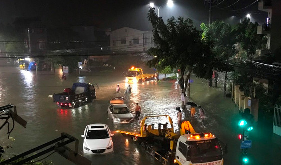 Quảng Ngãi: Mưa lớn vượt mức kỷ lục năm 2009, sơ tán hàng nghìn hộ dân