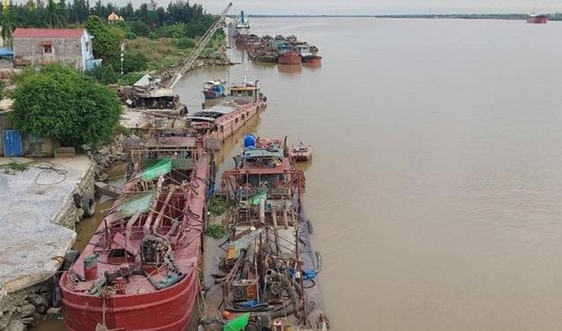 Bộ Công an phối hợp bắt giữ hơn 20 tàu hút cát lậu trên sông Văn Úc
