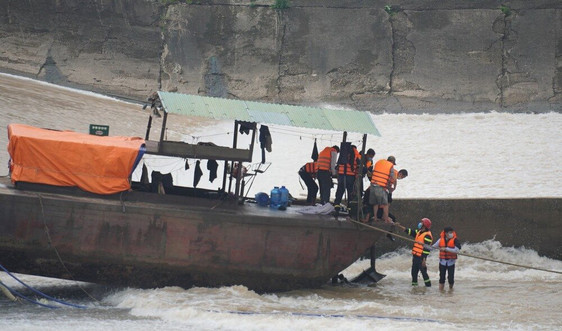 UBND tỉnh Quảng Trị chỉ đạo làm rõ nguyên nhân vụ lật tàu trên sông Thạch Hãn