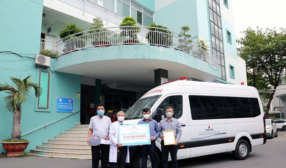 Petrovietnam trao tặng xe cứu thương cho Bệnh viện Nguyễn Tri Phương