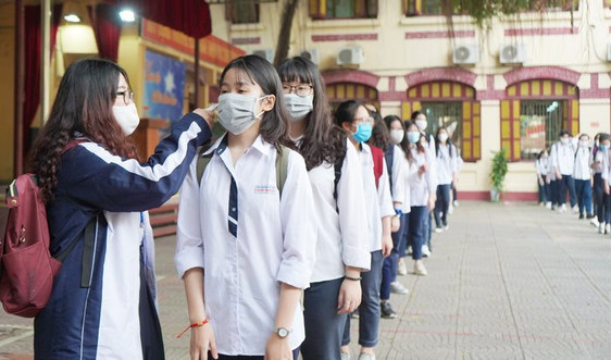 Chỉ học sinh khối lớp 12 ở Hà Nội sẽ đi học trực tiếp từ ngày 6/12