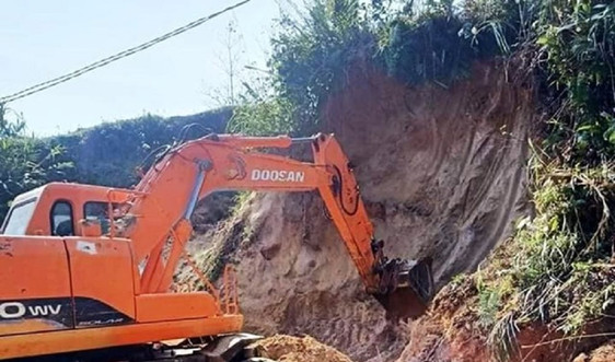 Nghệ An: Đất nền nhà đang đào bị sạt lở, 5 người thương vong