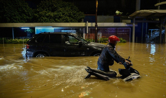 Hàng chục ngàn người ở Malaysia phải sơ tán do lũ lụt nghiêm trọng 