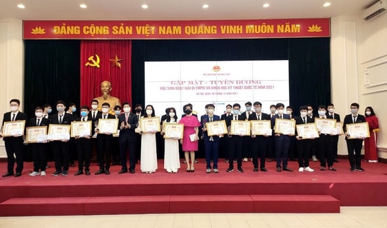 EVN trao tặng học bổng cho 31 học sinh xuất sắc đoạt giải Olympic quốc tế năm 2021