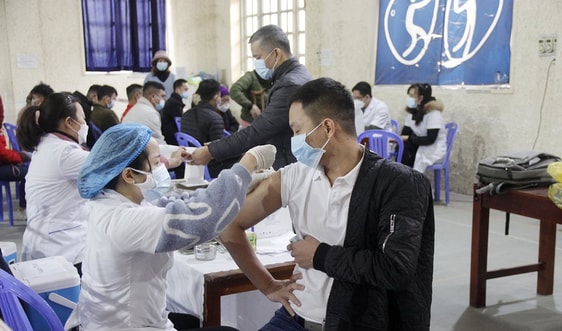 Thành phố Lào Cai triển khai tiêm vắc xin mũi 3 cho người dân