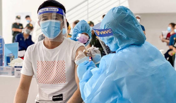 Thúc đẩy mạnh mẽ, quyết liệt việc tiêm vaccine phòng COVID-19, bảo đảm an toàn, hiệu quả