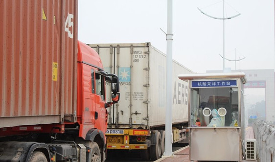 Quảng Ninh: Dừng tiếp nhận xe chở nông sản, hải sản qua cửa khẩu Quốc tế Móng Cái