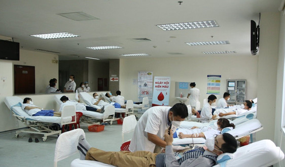 Thừa Thiên- Huế: Hàng trăm y, bác sĩ hiến máu đầu Xuân Nhâm Dần