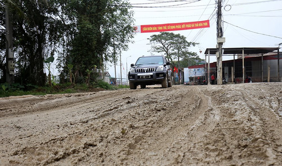 TP. Vinh: Đường phố lầy lội bùn đất vì thi công dang dở