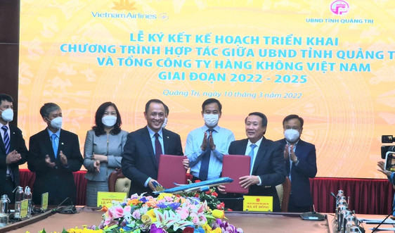 Quảng Trị và Vietnam Airlines ký thỏa thuận hợp tác xúc tiến đầu tư và phát triển du lịch