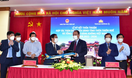 Thừa Thiên - Huế và Vietnam Airlines ký kết thỏa thuận hợp tác toàn diện