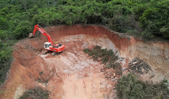 Bình Định: Dừng khai thác đất gần di tích quốc gia Hố Bà Mùi 