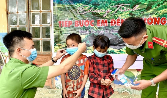 Tiếp bước em đến trường 