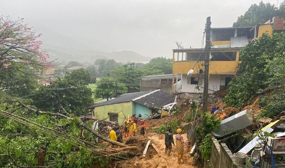 Mưa lớn gây lở đất ở bang Rio de Janeiro của Brazil