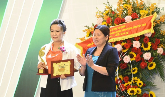Trăn trở môi trường của nữ phó giáo sư nhận Giải thưởng Nhân tài Đất Việt