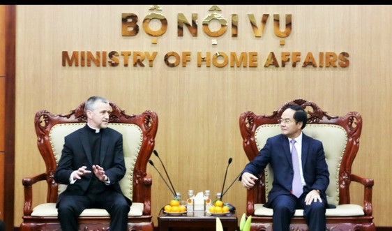 Thứ trưởng Bộ Nội vụ Vũ Chiến Thắng tiếp xã giao với Thứ trưởng Ngoại giao Tòa thánh Vatican