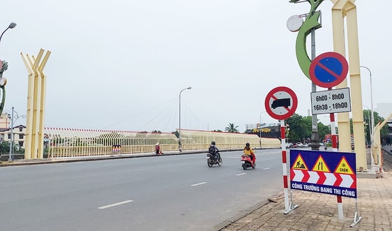 Quảng Trị: Yêu cầu tháo dỡ cấu kiện trang trí trái phép cầu Đại An