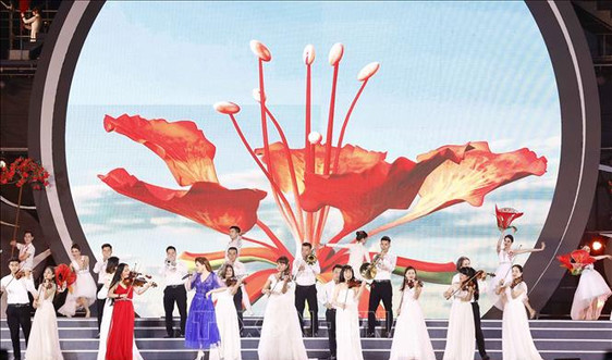 Chủ tịch Quốc hội Vương Đình Huệ dự khai mạc Lễ hội Hoa Phượng đỏ 2022