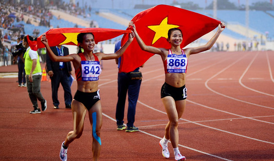 Sea Games 31: Nguyễn Thị Oanh giành 2 HCV môn điền kinh ngày đầu khởi tranh