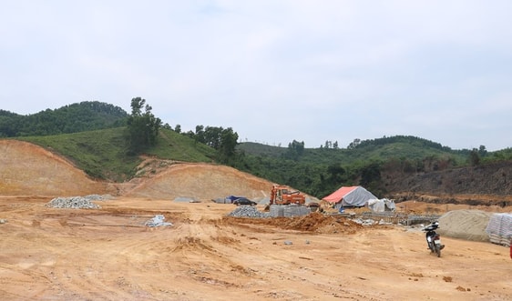 Hà Tĩnh: Dự án xử lý rác thải thi công “rùa bò”, người dân bức xúc
