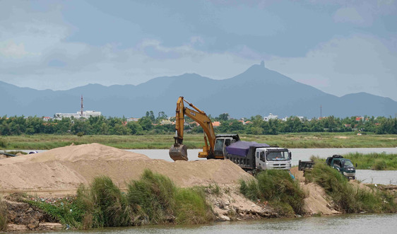 Phú Yên: Sông Đà Rằng nặng trĩu gánh cát