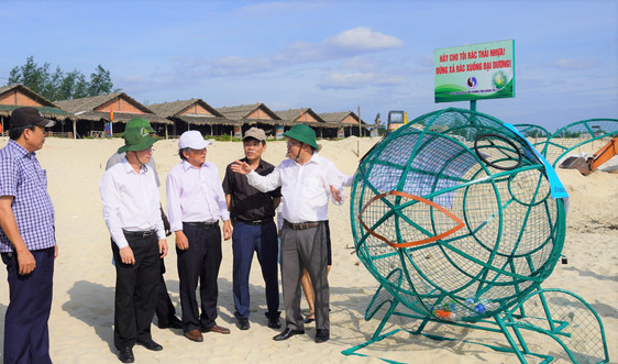 Quảng Trị: Gần 1000 người ra quân vệ sinh môi trường biển hưởng ứng tháng hành động vì môi trường
