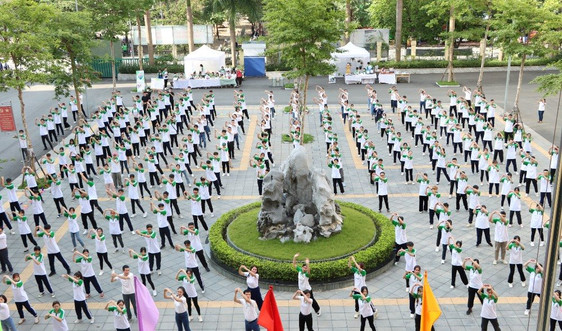 Đại học TN&MT Hà Nội mít tinh hưởng ứng Ngày Môi trường thế giới