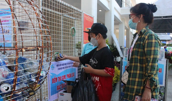 Đà Nẵng: Người dân hào hứng đổi rác lấy quà, hưởng ứng Ngày môi trường thế giới