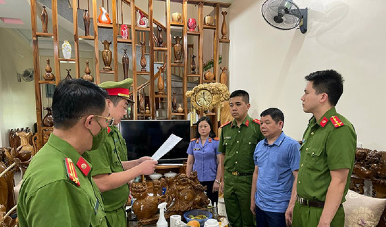 Bắt tạm giam Trưởng khoa Dược, Bệnh viện đa khoa tỉnh Sơn La liên quan đến Việt Á