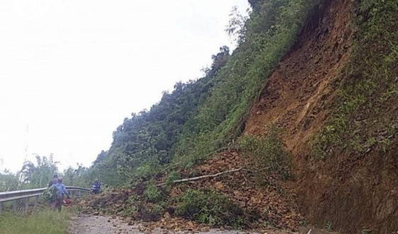 Lai Châu: Tỉnh lộ 124 và Quốc Lộ 4H sạt lở đất đá do mưa lớn kéo dài