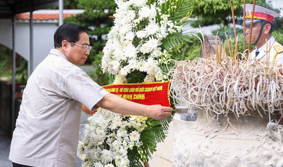 Thủ tướng Phạm Minh Chính dâng hương tại khu di tích Ngã ba Đồng Lộc